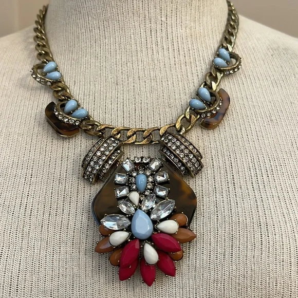 Simple Addiction Antique Gold Statement Necklace - Picture 15 of 16